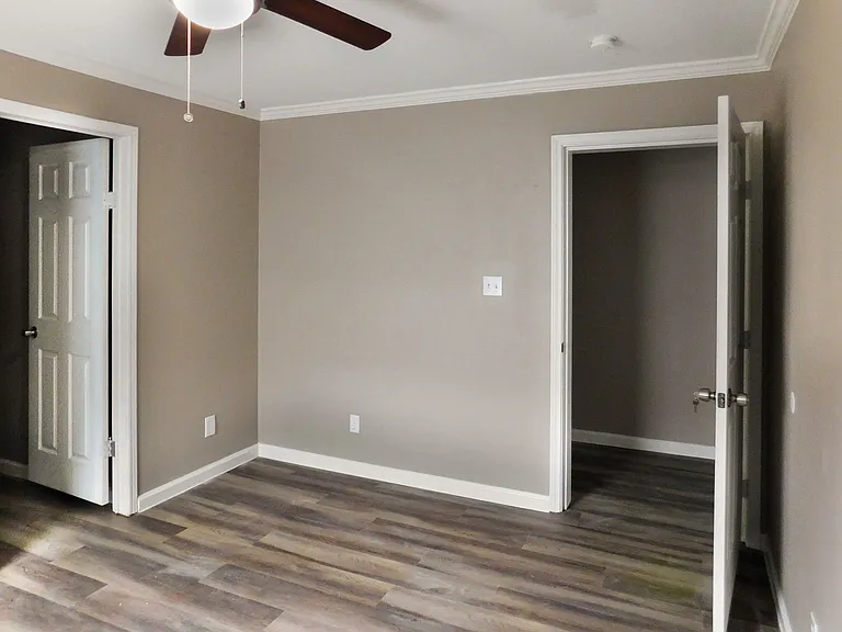 152 Varsity Dr — Photo 12
