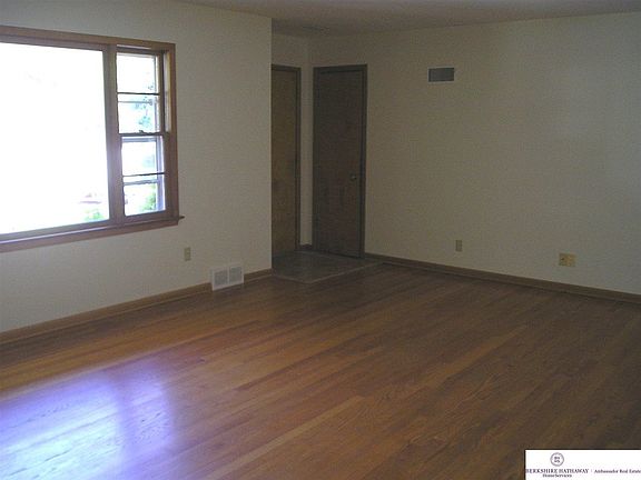 4th image of 340 Eastridge Dr