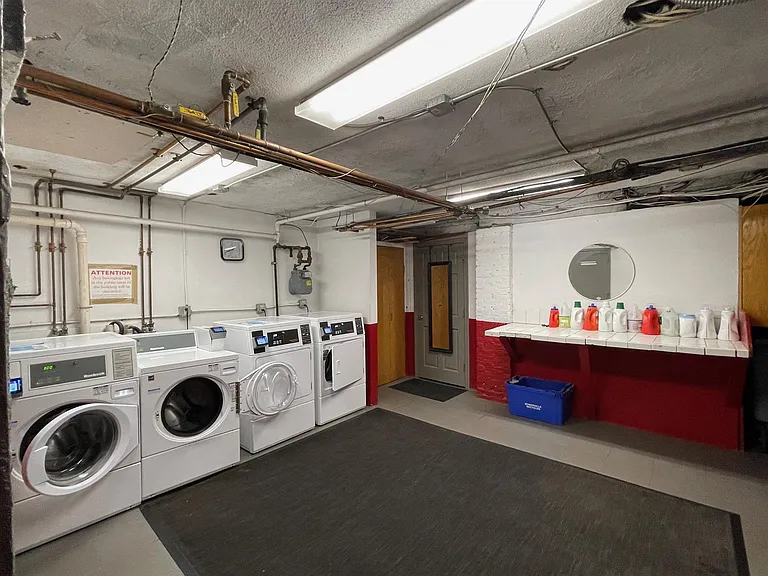 331 Harvard St #2 — Photo 15