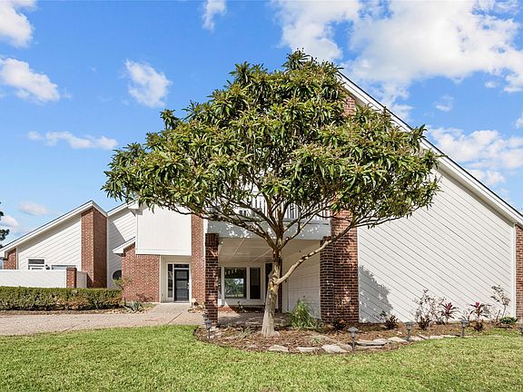 3rd image of 18706 Walden Forest Dr