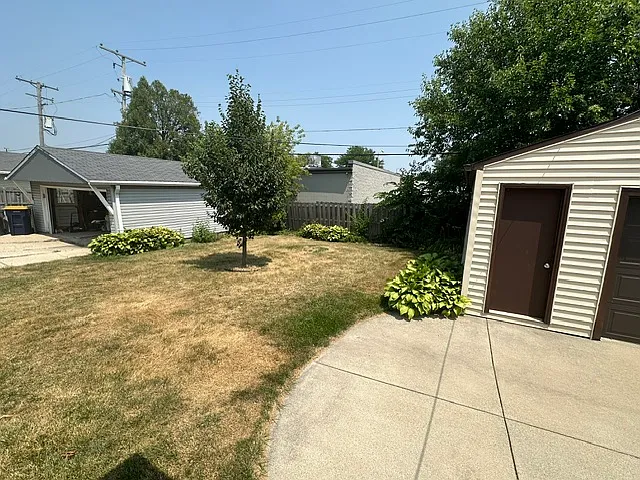 812 S 109th St — Photo 14