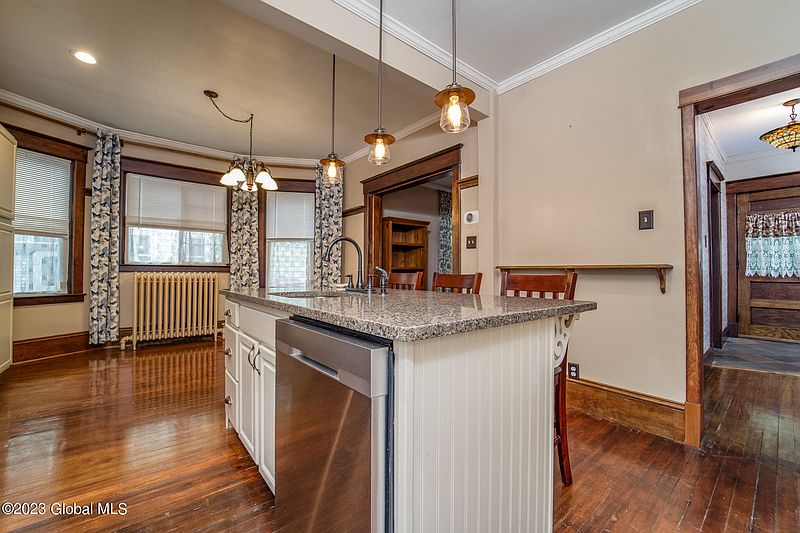 5th image of 16 Sanders Avenue