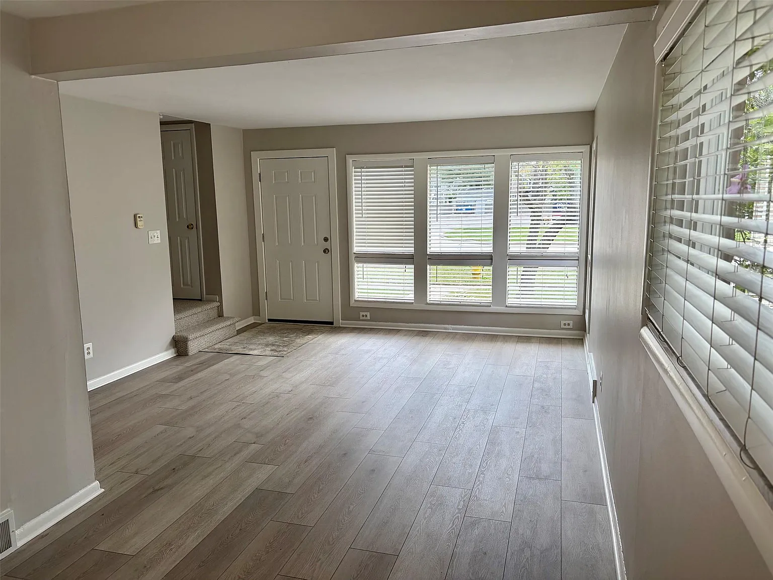 2 bed, 1.0 bath, 917 sqft, $1,975 — Photo 3