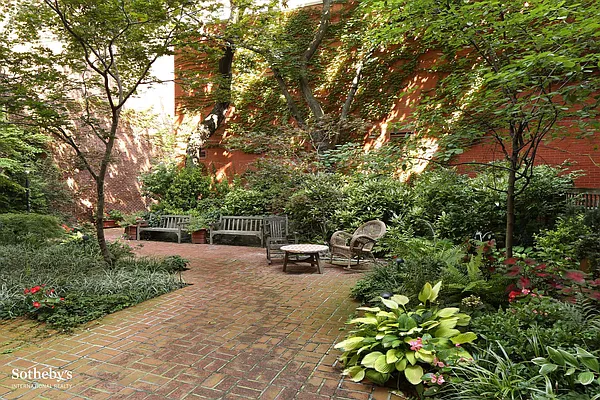 Sold by Sotheby's International Realty | media 2