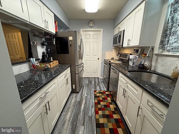 2nd image of 626 Palmer Ln #A