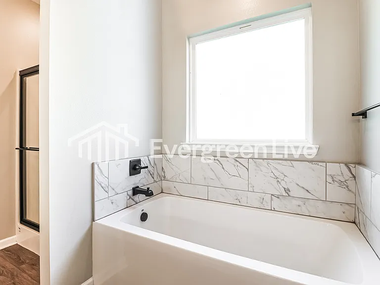 4521 Western Woods Dr — Photo 10
