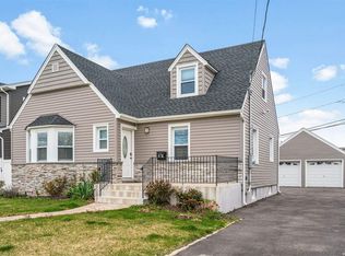 27 Coolidge Ave, Rockville Centre, NY 11570
