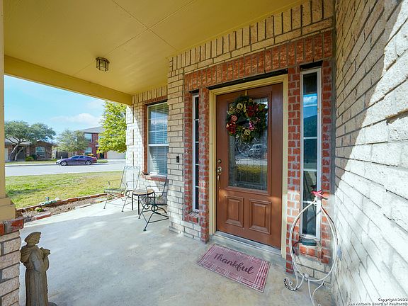 3rd image of 182 Katherine Way