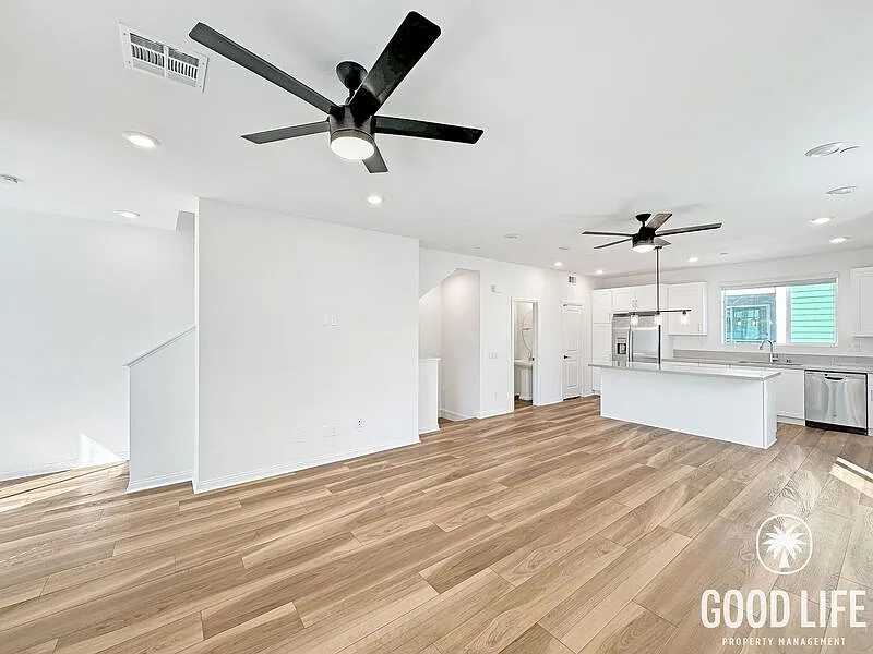 4 bed, 3.5 bath, 1675 sqft, $4,450 — Photo 4
