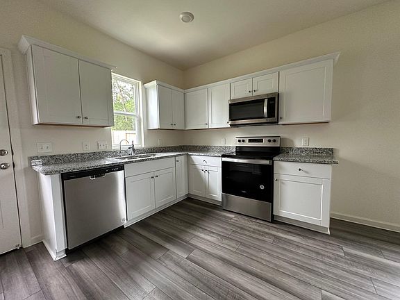 3rd image of 3507 Queensbury Ct