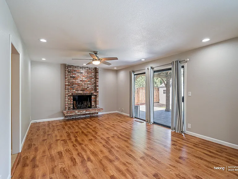 3661 Slopeview Dr — Photo 29