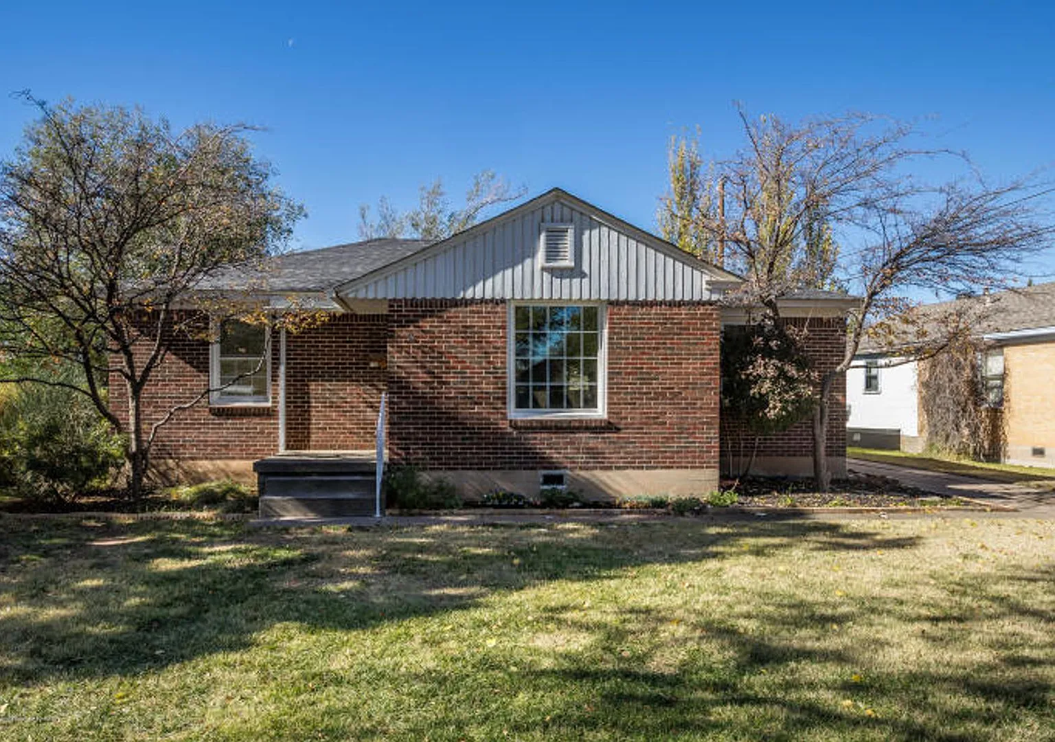 4 bedrooms! — Photo 1