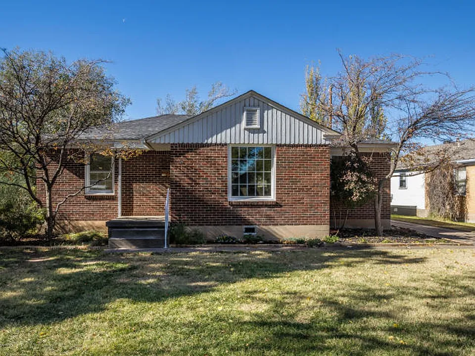 108 Wayside Dr