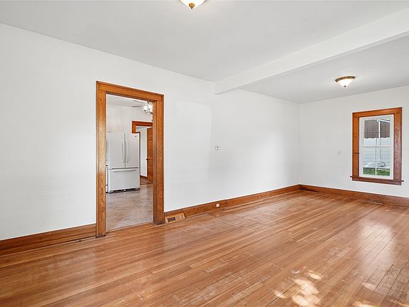 4th image of 604 8th Ave