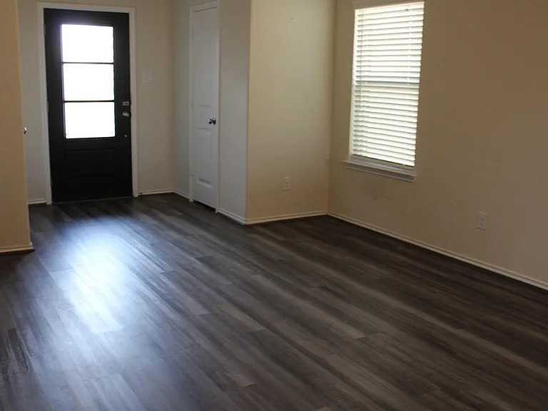 9810 Copper Ranch Trl — Photo 2