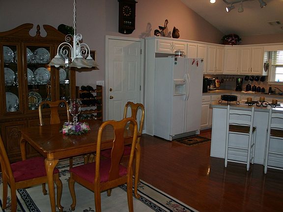 OPEN KIT/DINING AREA