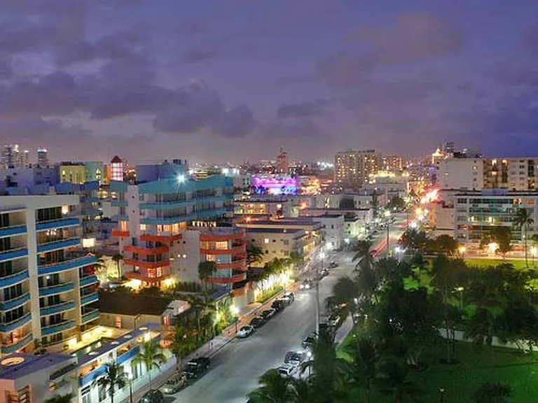 Ocean Dr — Photo 40