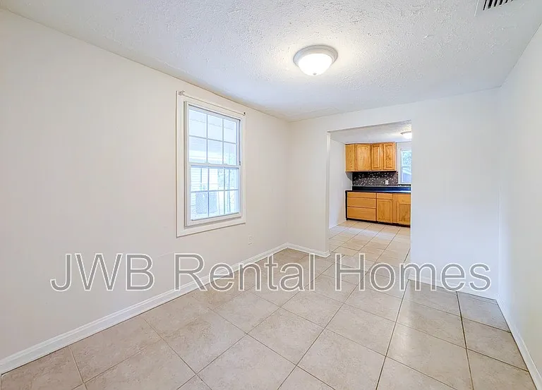 1720 Brooker Rd — Photo 3