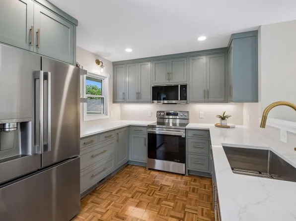 5919 Carlson St, Shoreview, MN 55126