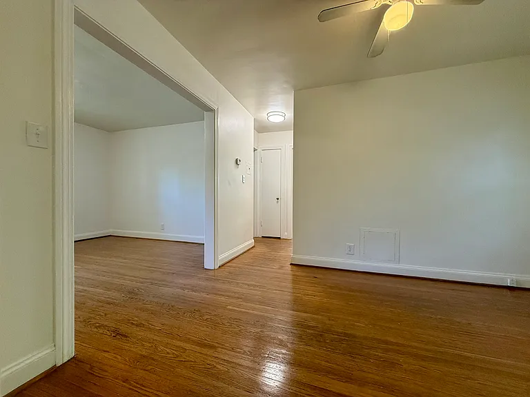 2466 Grinstead Dr — Photo 25