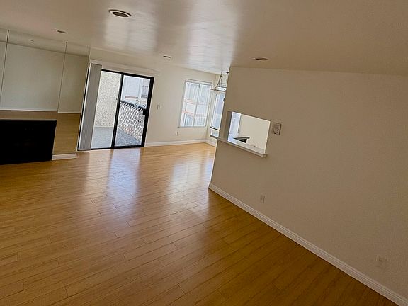 2nd image of 515 N Jackson St APT 302