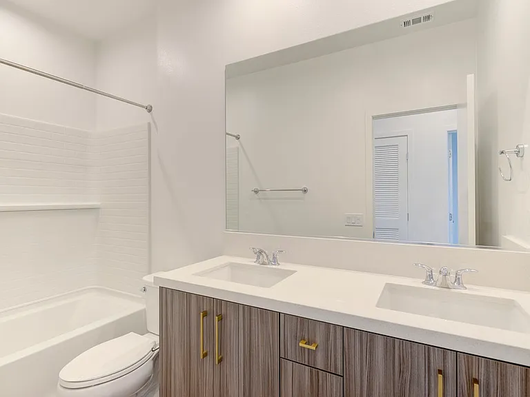 1307 Bushell St — Photo 16