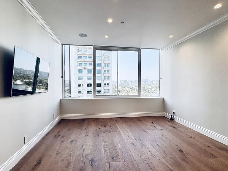 10724 Wilshire Blvd #1605 — Photo 60