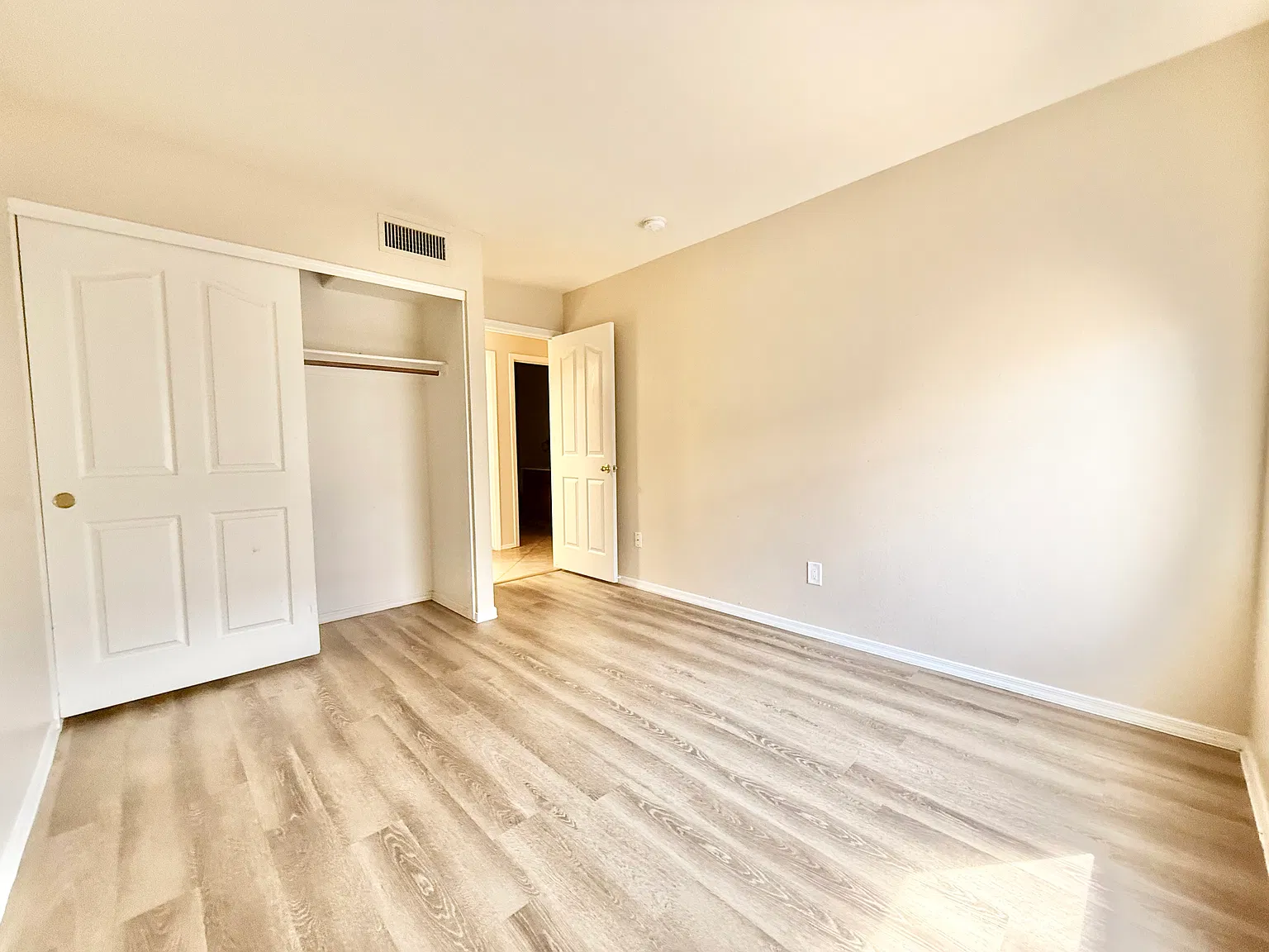 3-Bedroom home with pool! — Photo 3