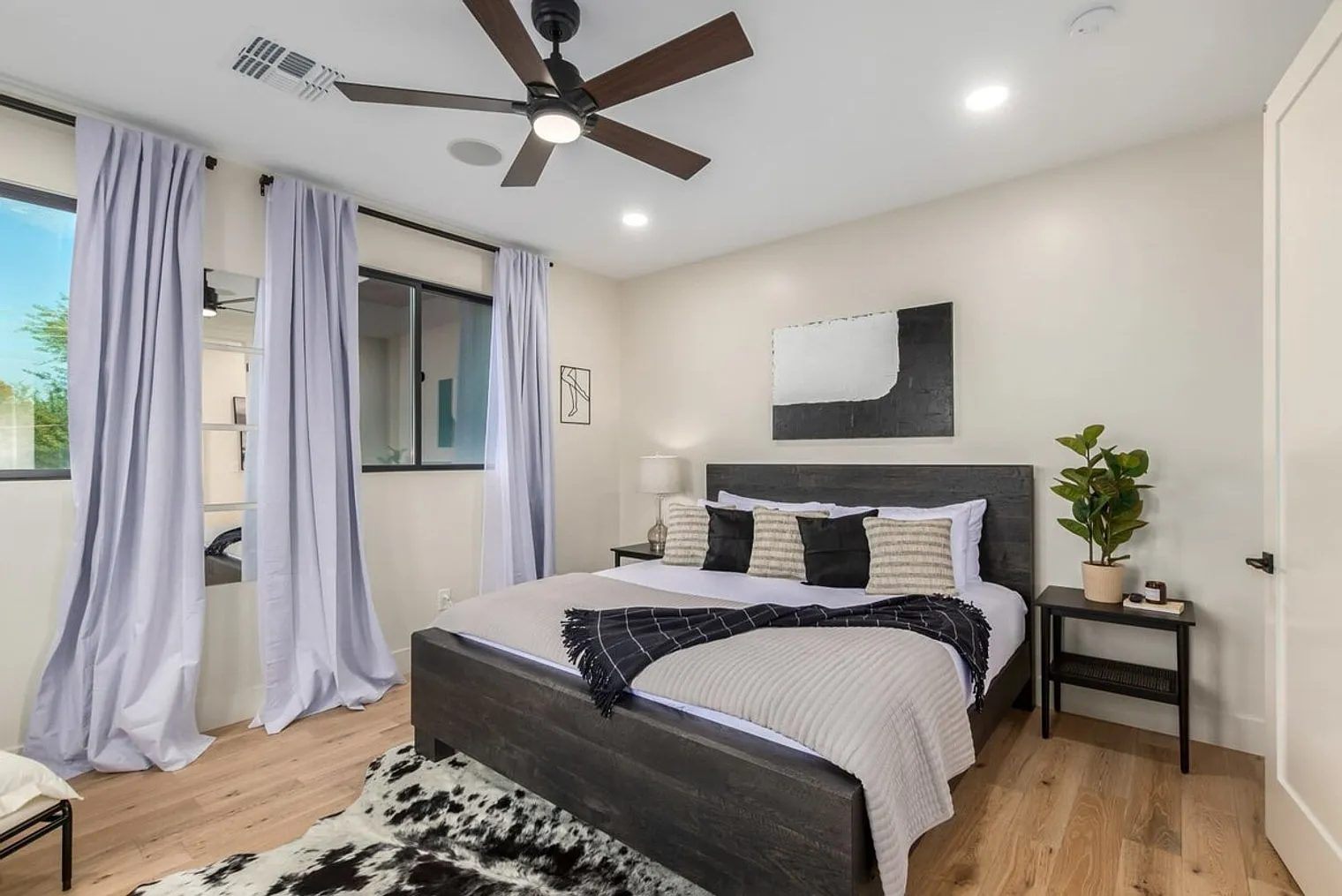 6 bed, 5.0 bath, 4036 sqft, $31,532 — Photo 4