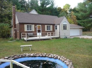 1018 Riverside Dr, Waupaca, WI 54981