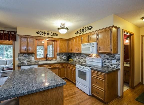 Perfect kitchen with plenty of cabinet and counter space, and hardwood floors!