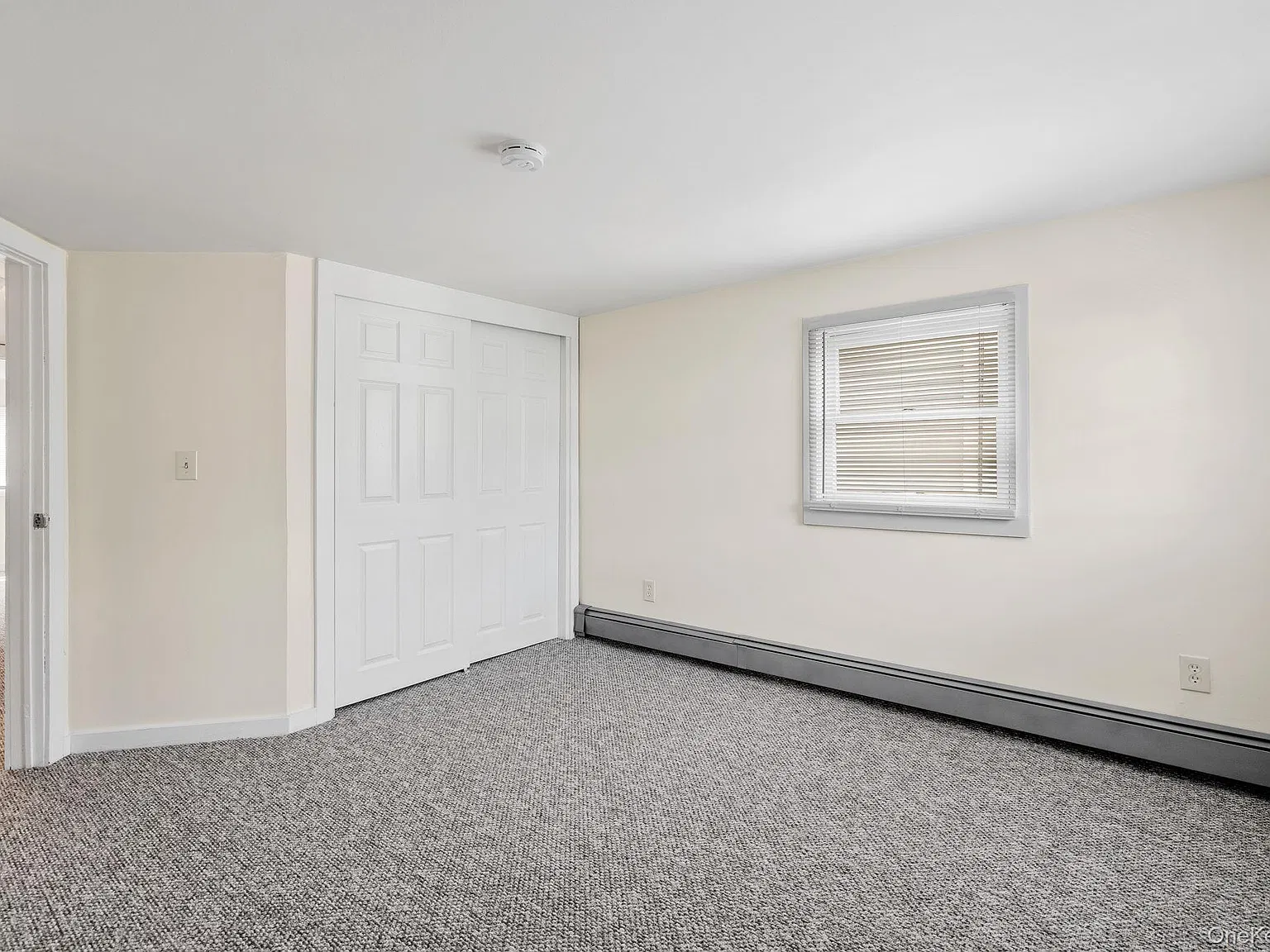 3 bed, 1.0 bath, 1341 sqft, $2,600 — Photo 2