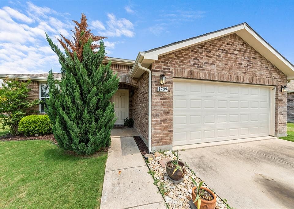 1st image of 1709 Canyon Oaks Dr