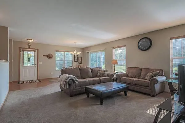 Stoughton Cir — Photo 3