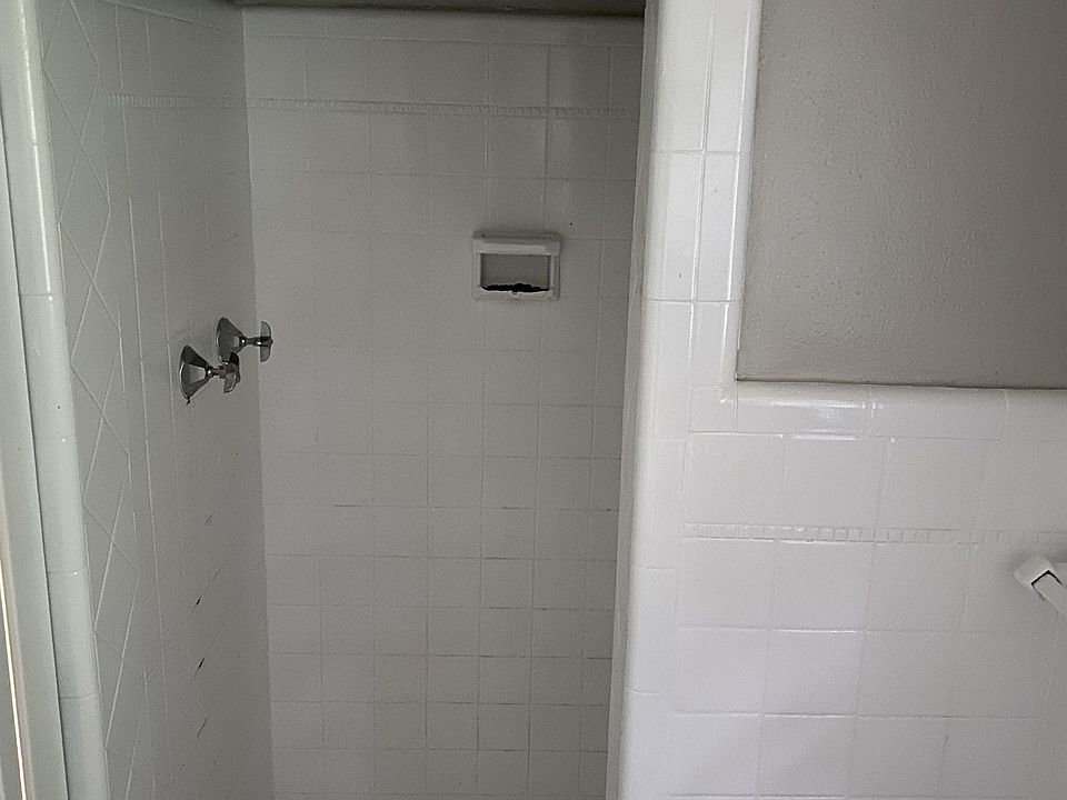 2nd image of 852 Saint Clair St APT 3