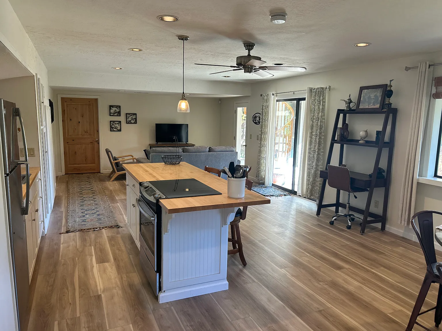 1 bed, 1012 sqft, $2,000 — Photo 4