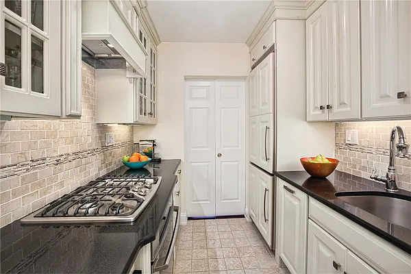 Sold by R New York | media 8