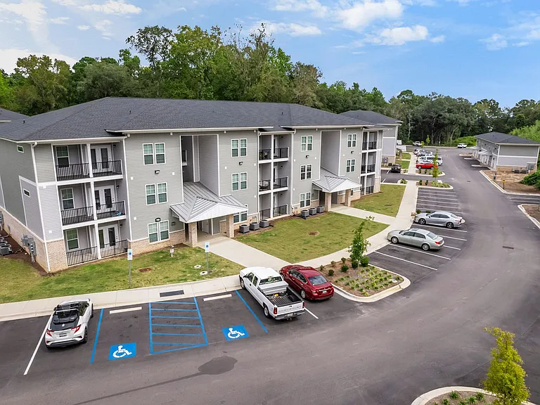 Richmond Place Luxury Apartments — Photo 23