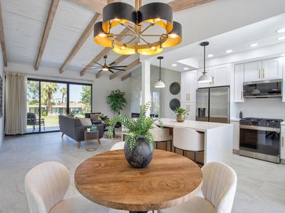 842 N Calle De Pinos, Palm Springs, CA, 92262