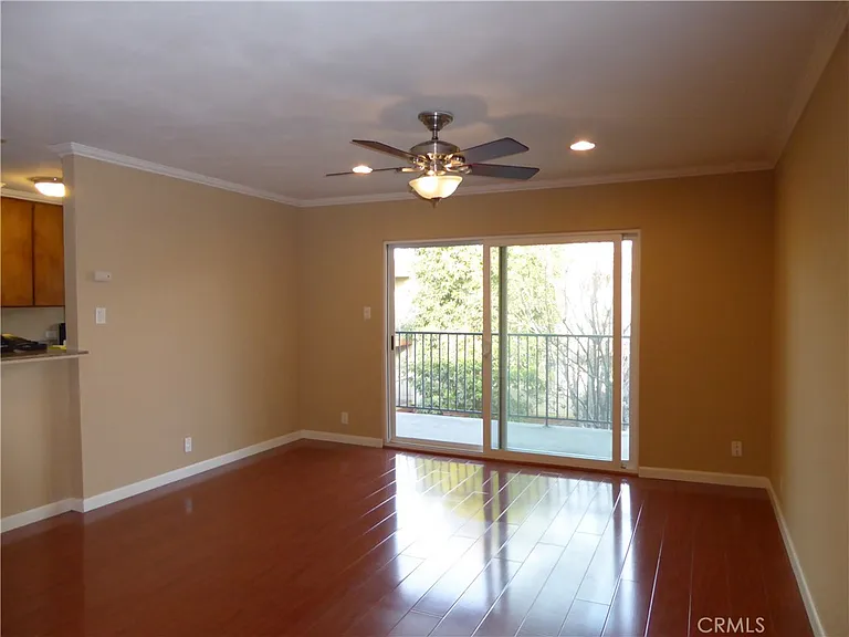 400 N Acacia Ave — Photo 3