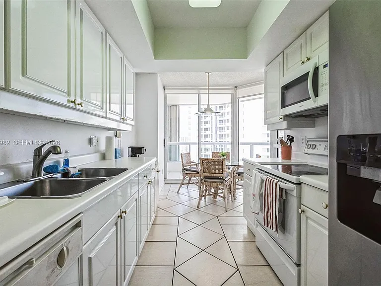 21205 Yacht Club Dr #1802 — Photo 11