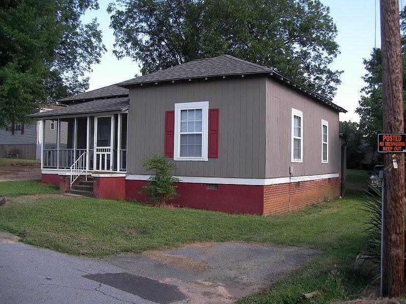 2nd image of 135 Ellison St