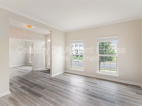 5th image of 21449 Humbolt Sq