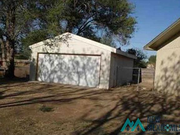 2nd image of 800 Meadow Pl