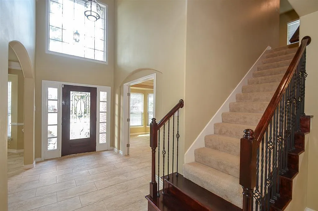 4 bed, 3.5 bath, 3456 sqft, $4,300 — Photo 2