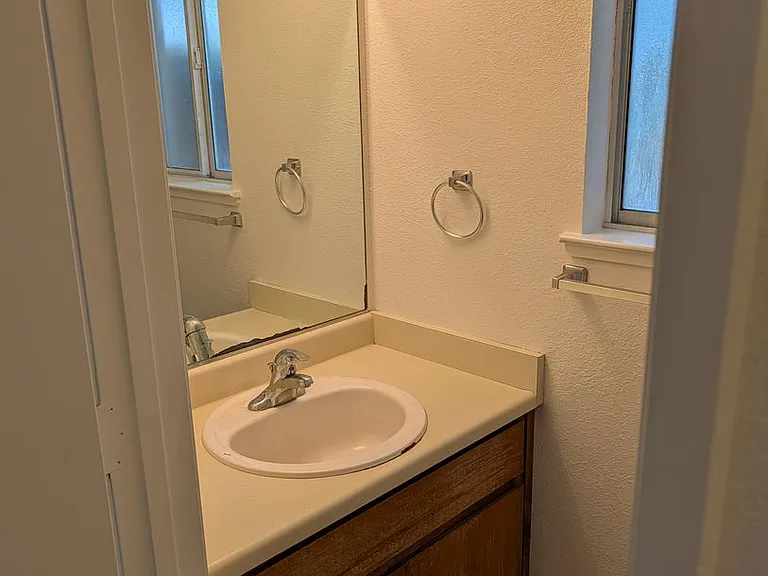 2333 Ferry St — Photo 22