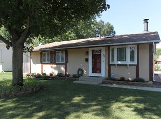 704 Hillside Dr, Streamwood, IL 60107