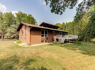 694 Apache Ln, Mendota Heights, MN 55120