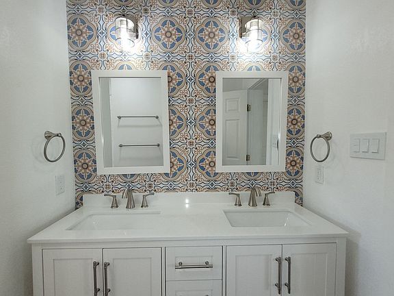 2nd image of 808 S Melendres St