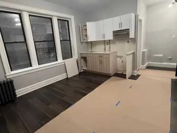 122 Corbin Avenue image 1 of 3